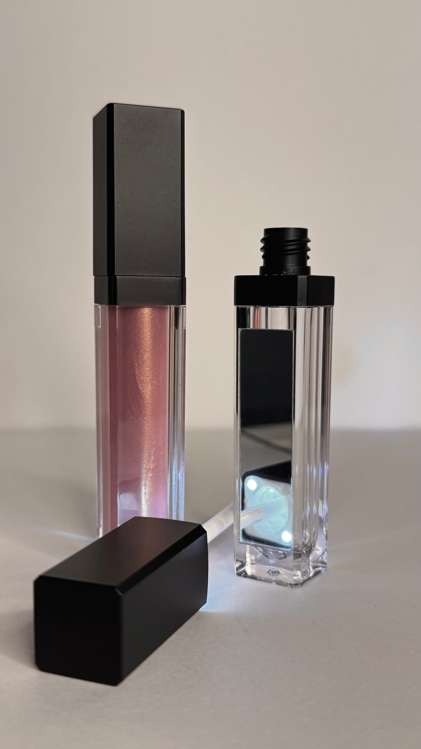 LIP GLOSS