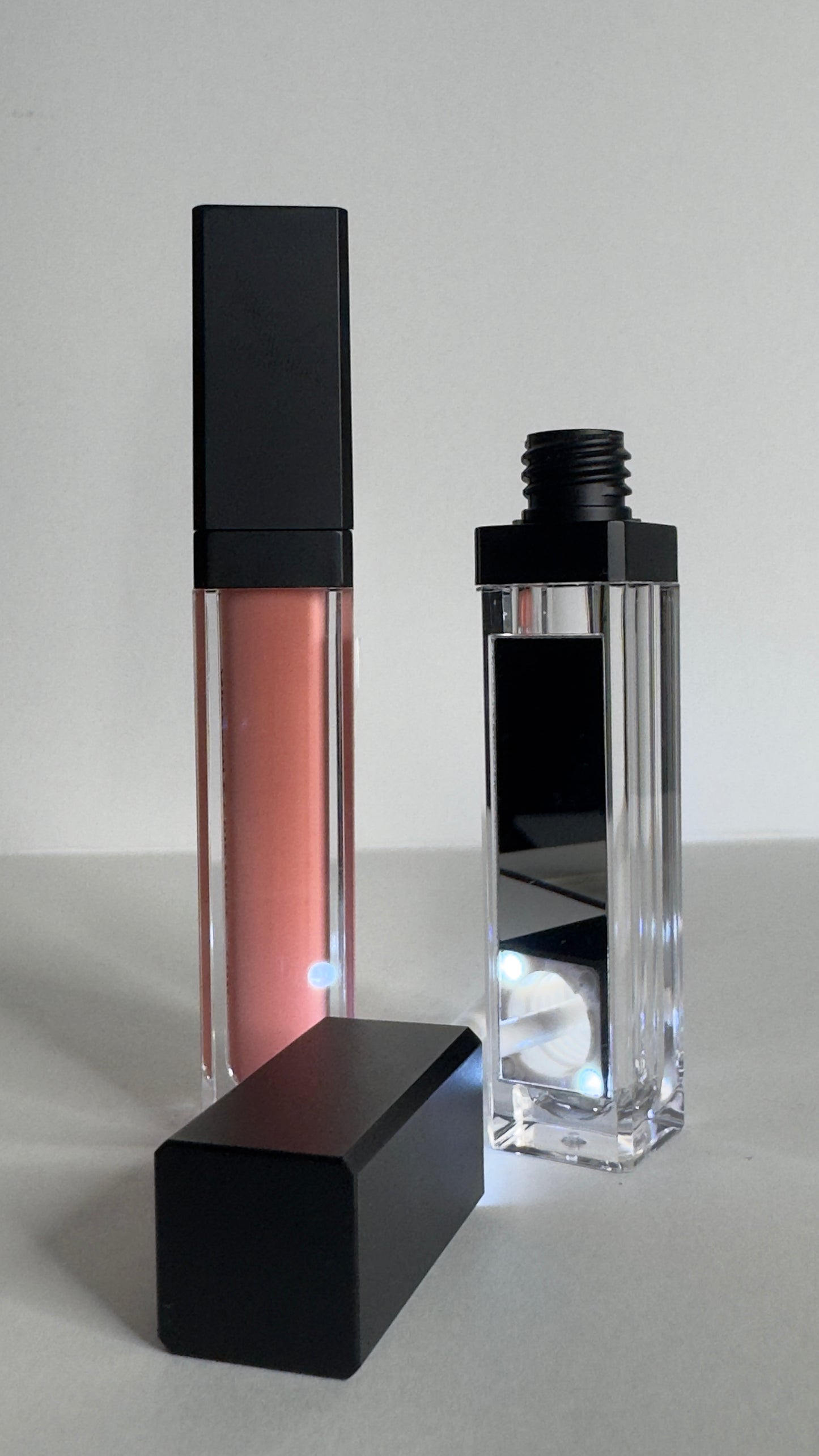 LIP GLOSS