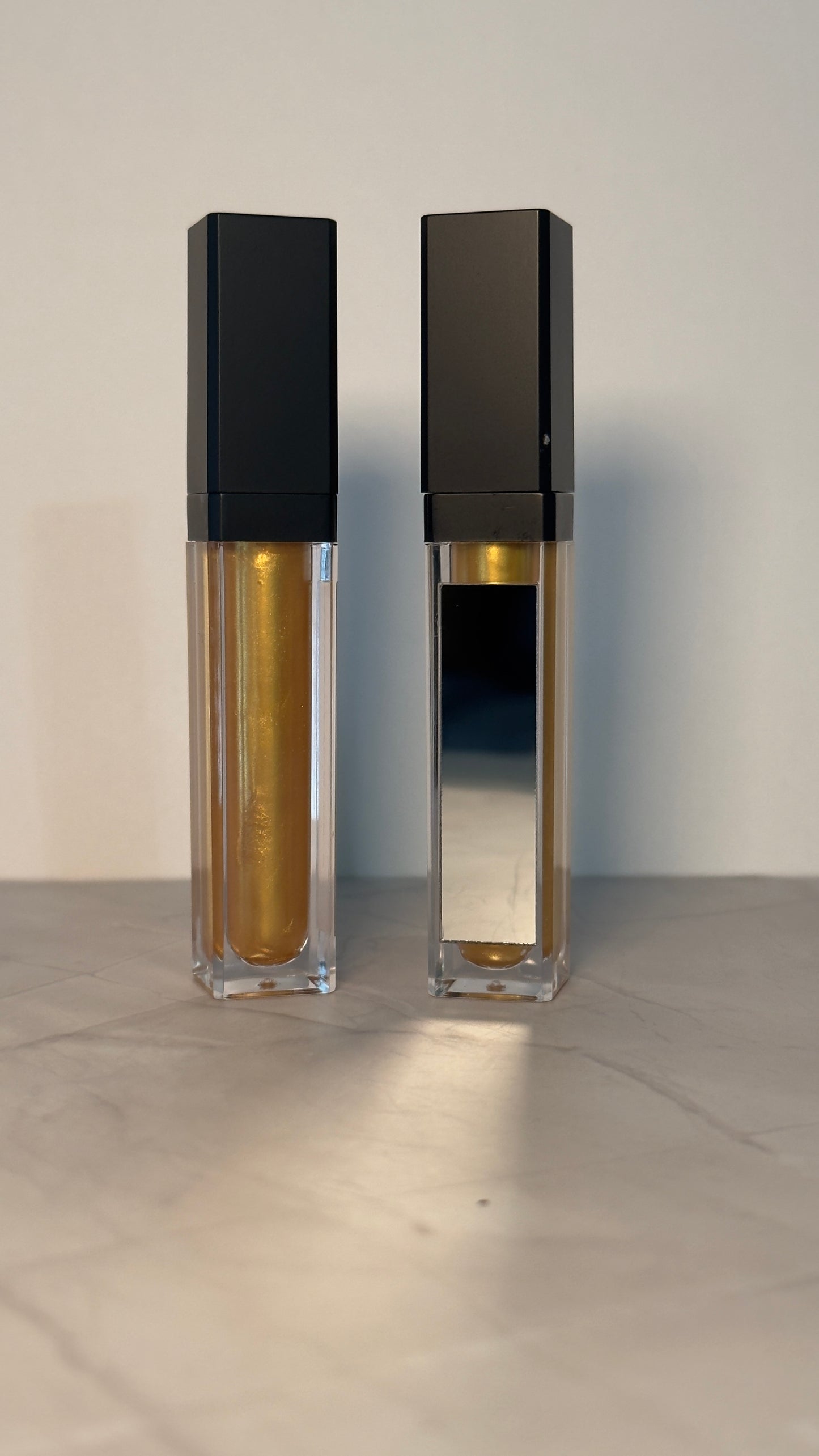 LIP GLOSS